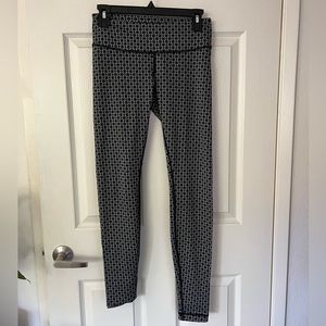 Lululemon Silver and Black Leggings - Size 4